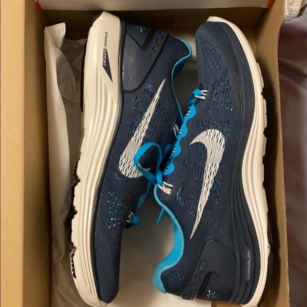 NEW WOMENS NIKE LUNARGLIDE + 5 SIZE 9
